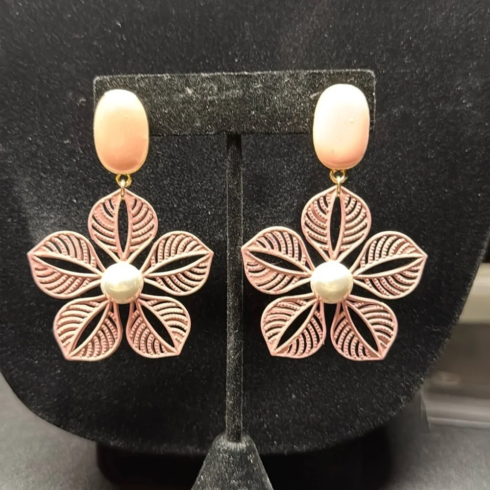 Peach Flower Earrings - Picture 1 of 3